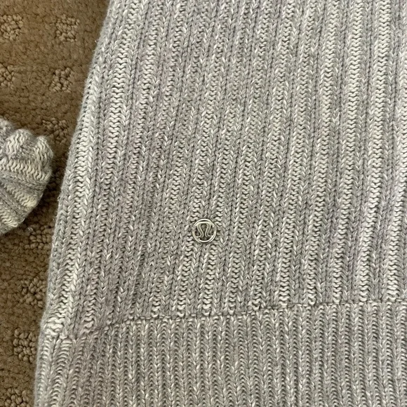 LULULEMON Scuba Ribbed full zip cardigan hoodie; size 10; grey - Picture 4 of 6